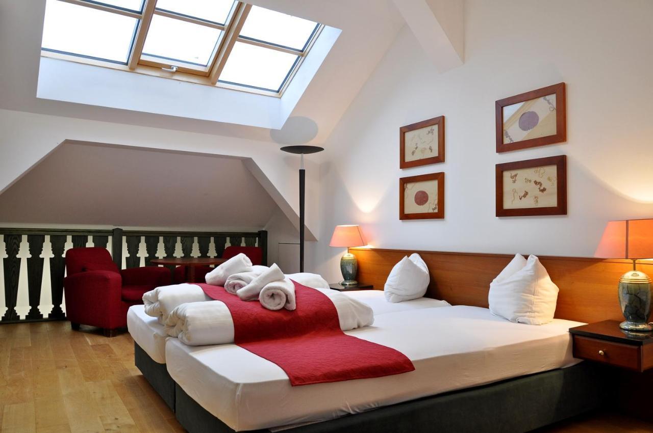 Hotel U Bileho Kone Loket Luaran gambar