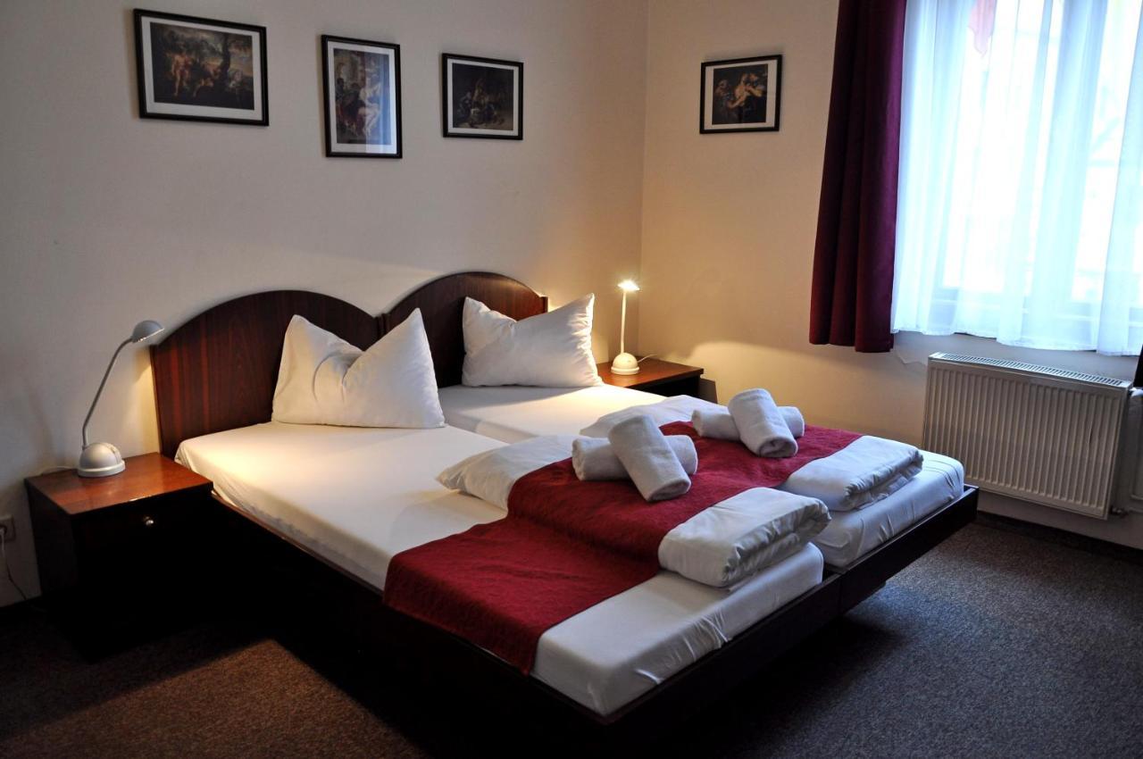 Hotel U Bileho Kone Loket Luaran gambar