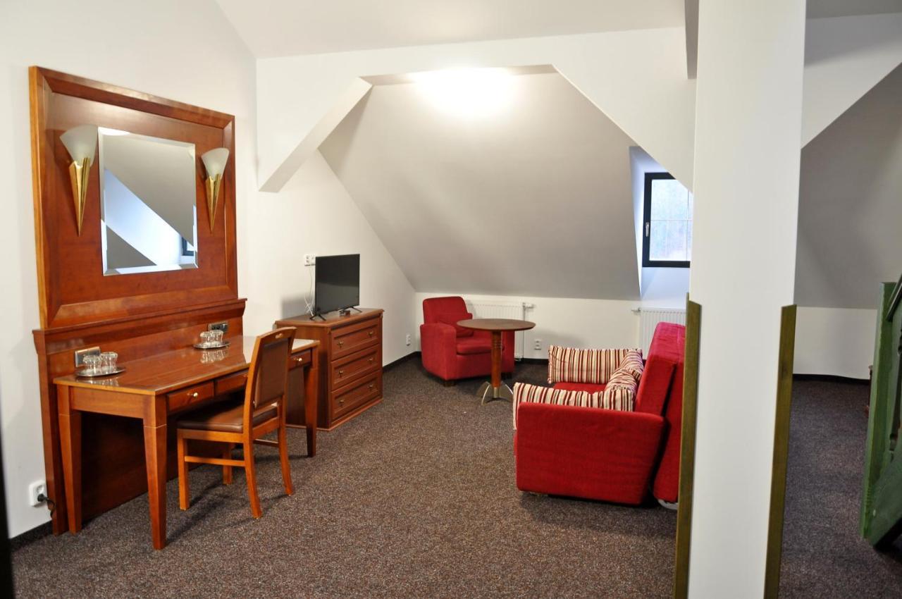 Hotel U Bileho Kone Loket Luaran gambar