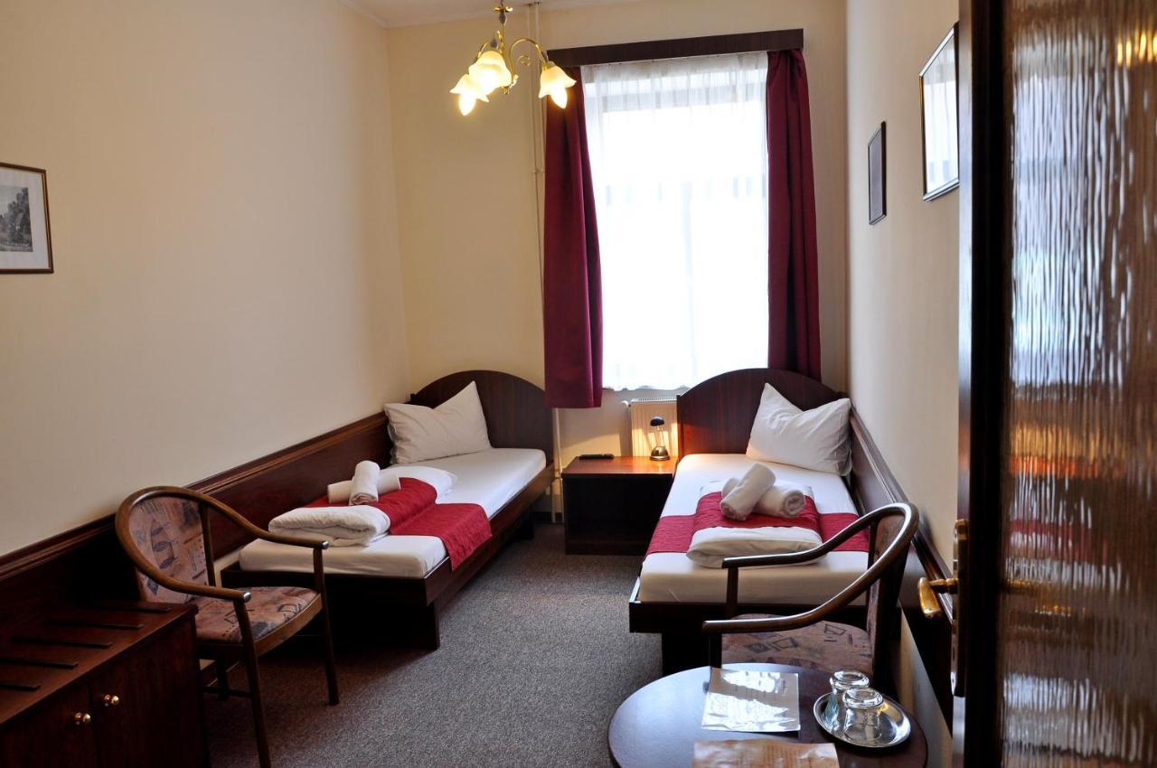 Hotel U Bileho Kone Loket Luaran gambar