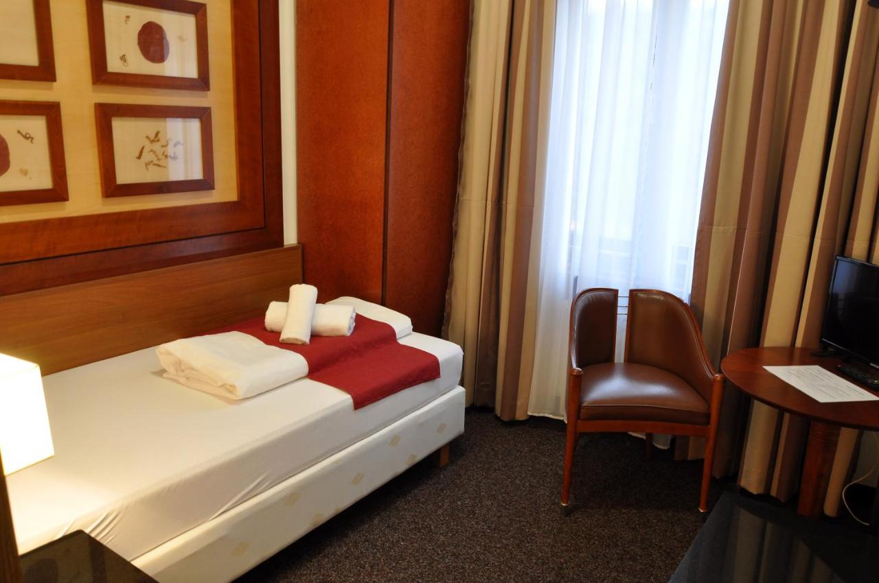 Hotel U Bileho Kone Loket Luaran gambar