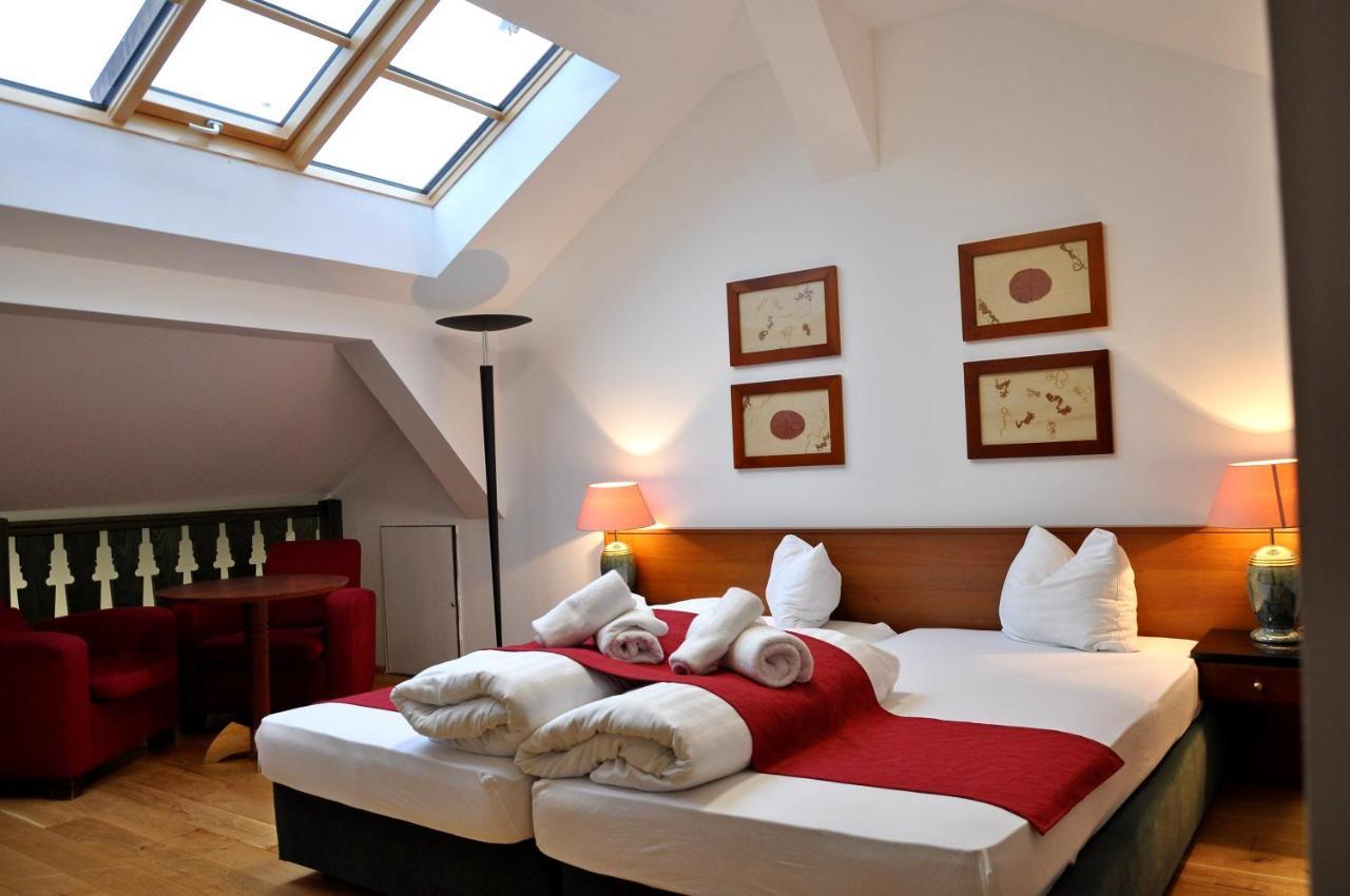 Hotel U Bileho Kone Loket Luaran gambar