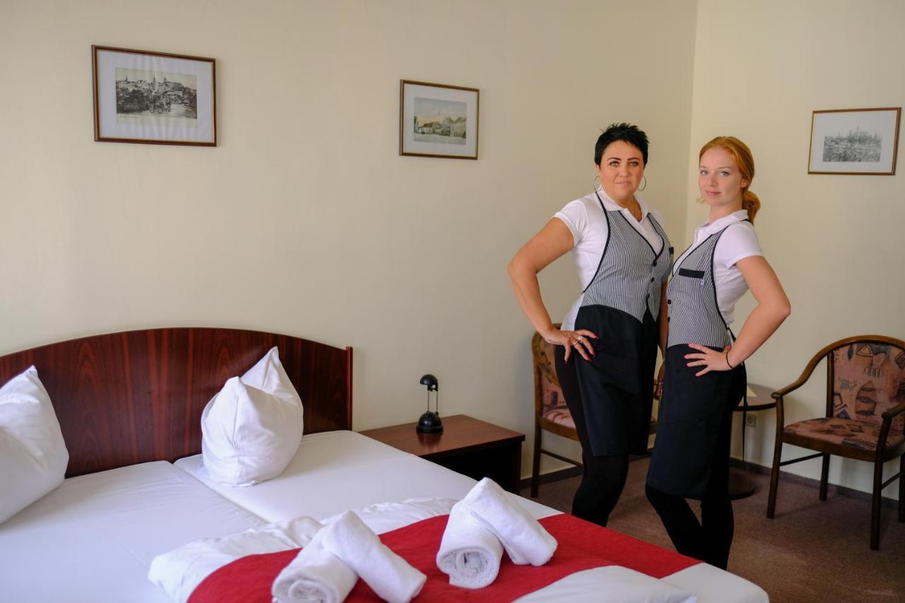 Hotel U Bileho Kone Loket Luaran gambar